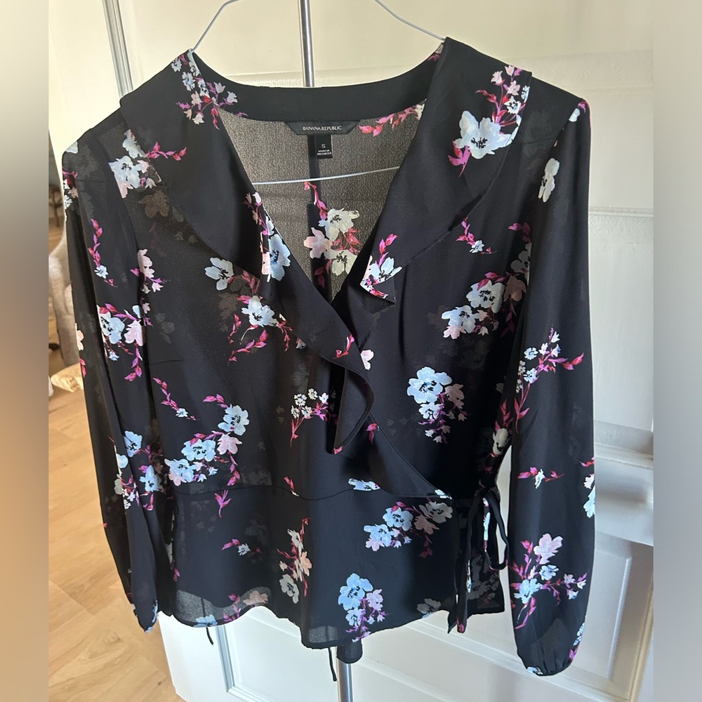 Banana republic blouse size small